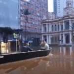 Se agravan las inundaciones en el Sur de Brasil: ya hay 55 muertos, avanza el agua dentro de la ciudad de Porto Alegre y el gobernador pide un “Plan Marshall”
