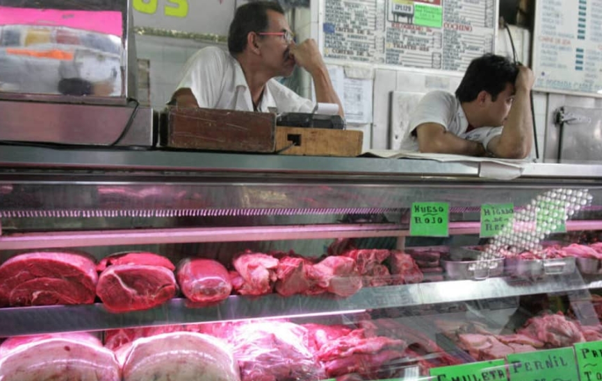 Ganaderos sostienen precios del ganado en finca para contener la inflación de la carne