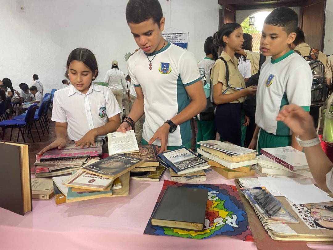 Tercera Feria del libro leído se instaló en Guanare con 1500 textos