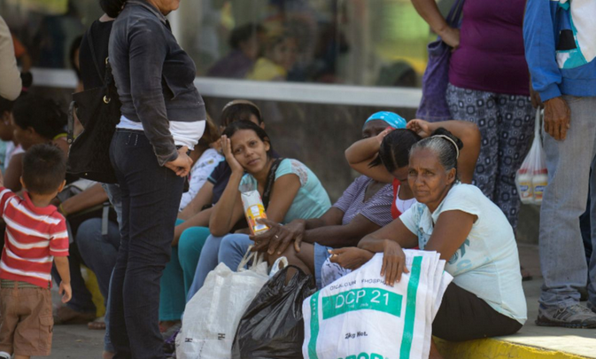 El 90 % venezolanos califica como muy mala la situación económica, según encuesta