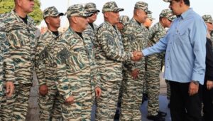 Presidente Nicolás Maduro refuerza la Milicia Bolivariana en respuesta a la presión de EE. UU.
