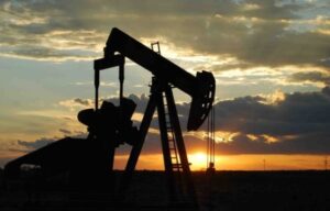 Trump frena permisos a petroleras no estadounidenses en Venezuela mientras Chevron recibe luz verde