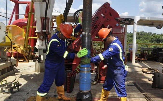 Oxford Economics: Retorno de Chevron podría frenar la caída del bolívar y evitar desplome petrolero