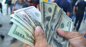 Escasez de divisas: Especialistas estiman caída de 47 % en remesas