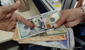 Dólar oficial roza los 200 bolívares y sufre un alza de 1,02 %