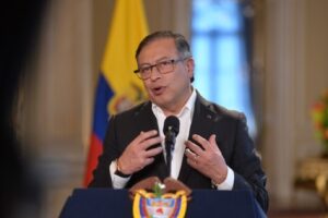 Petro rechaza políticas de EE. UU. y alerta sobre riesgo de intervención en Venezuela