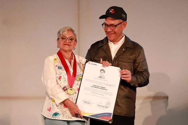 Actriz portugueseña Ivana Cattarrossi es homenajeada con la orden César Rengifo