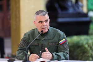 Padrino López denuncia incursiones en costas venezolanas de aviones B-52, F-35 y B-1