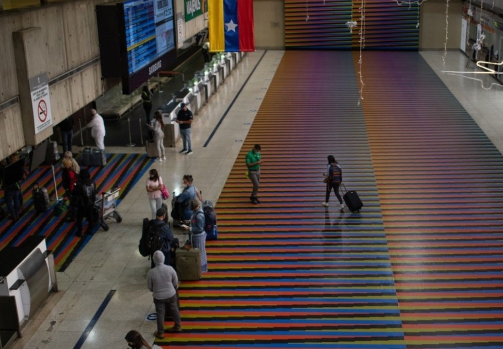 Incertidumbre entre las aerolíneas y los viajeros tras la amenaza de Donald Trump sobre el espacio aéreo venezolano