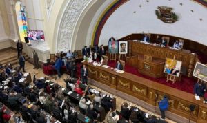 Nueva Ley de Hidrocarburos corrige error estructural: “Creer que el socialismo produce barriles”