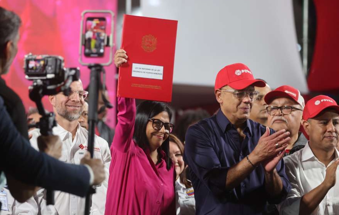 Delcy Rodríguez promulga reforma a la Ley Orgánica de Hidrocarburos