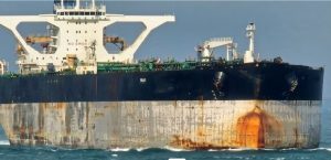 Rusia envía un buque de guerra para escoltar un petrolero perseguido por Estados Unidos