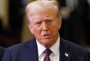 Trump arremete contra senadores republicanos por apoyar resolución sobre Venezuela