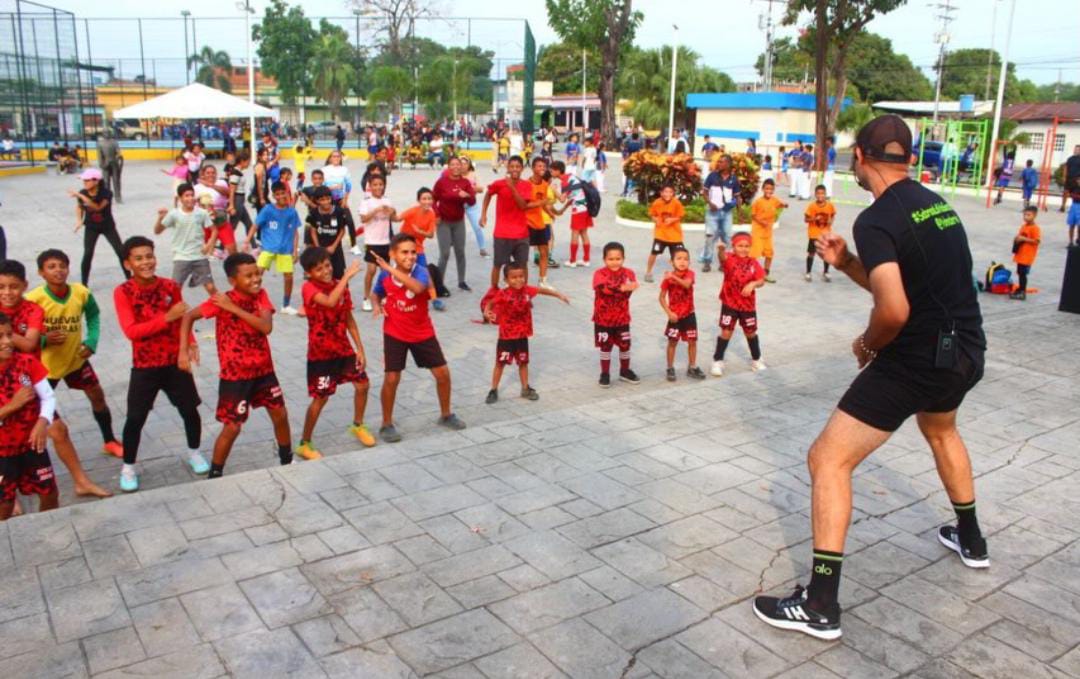 Alcaldía de Guanare inició este sábado la Mascarada Deportiva en la Plaza Andrés Bello 