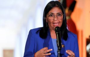 Delcy califica a Trump como «socio» y «amigo» para pedirle fin de sanciones contra Venezuela