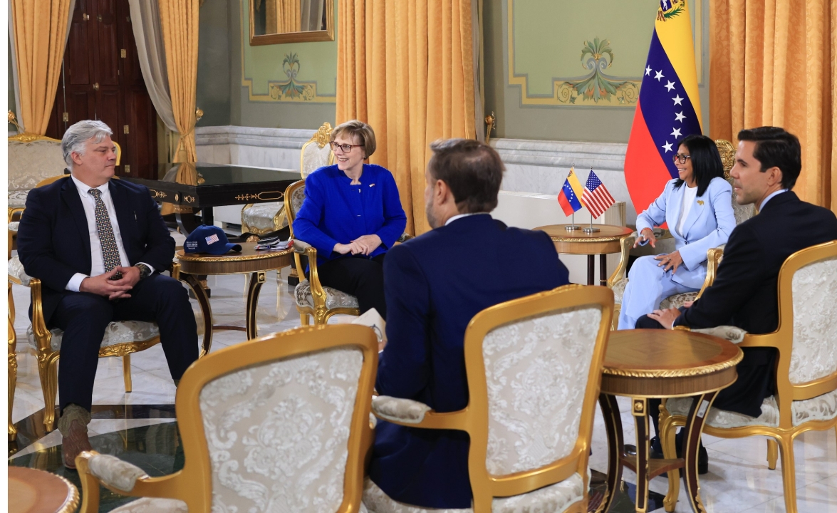 Presidenta encargada Rodríguez se reúne con comité del senado de EE. UU.