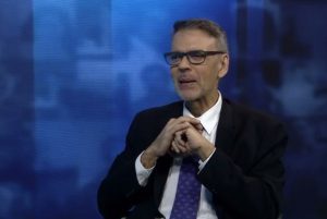 Economista Oscar Doval advierte: “Aumento de salario mínimo a $100 es inviable y provocaría nueva hiperinflación”