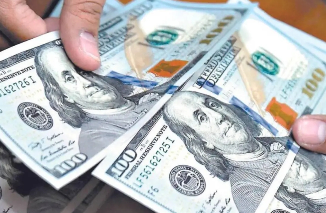 Dólar oficial alcanza los 421 bolívares y acumula alza de 39 % en 2026