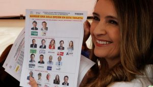 Elecciones en Colombia: una candidata de derecha tomó la delantera y peleará en las presidenciales de mayo