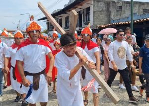 Fe y tradición: Centenares de fieles acompañaron el Viacrucis Viviente en el Santuario Nacional de la Coromoto