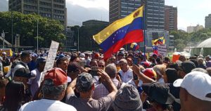 “No creemos en promesas del 1ero de mayo”: Trabajadores y pensionados continúan manifestación 