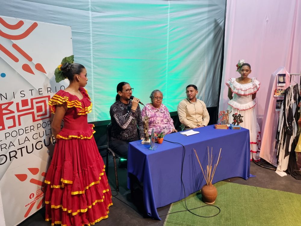 MinCultura inauguró exposición en homenaje a la bailarina María de Los Ángeles Colmenares 