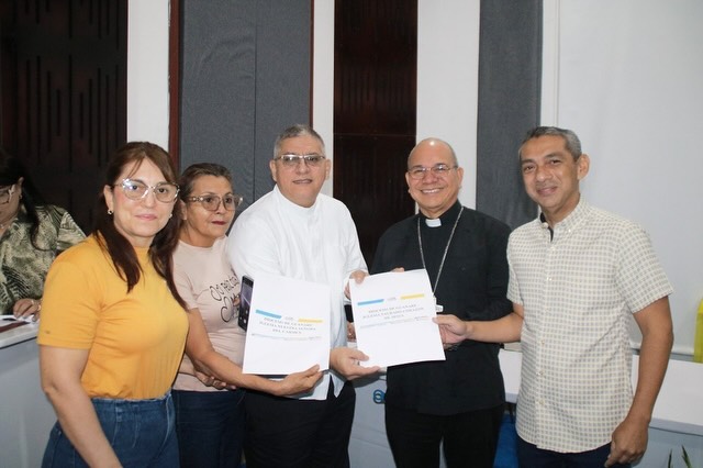 Alcaldía de Guanare y Concejo Municipal entregaron títulos de propiedad de tierras a iglesias católicas