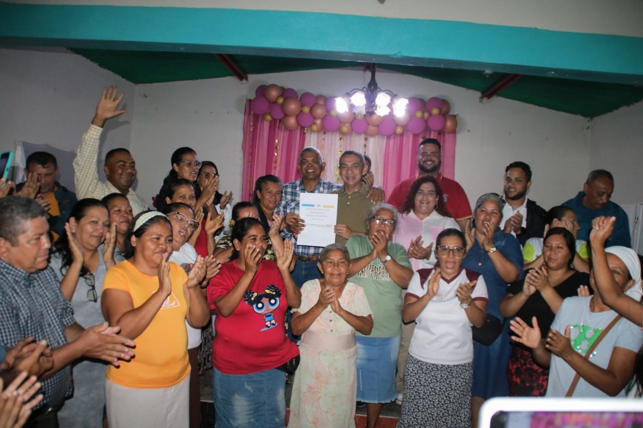 Alcaldía de Guanare entrega título de propiedad de tierras a la Iglesia Evangélica “Sal y Luz” en el barrio Santa María
