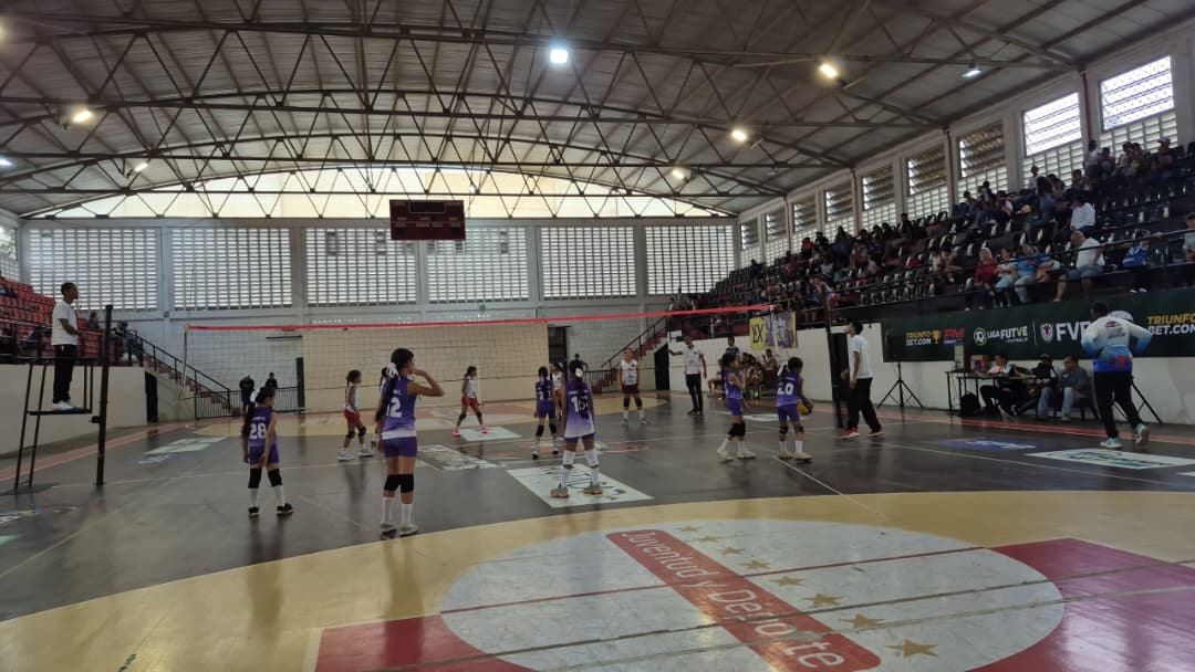 Comenzó primera edición de los Juegos Municipales de Voleibol en el Gimnasio Lara Figueroa de Guanare