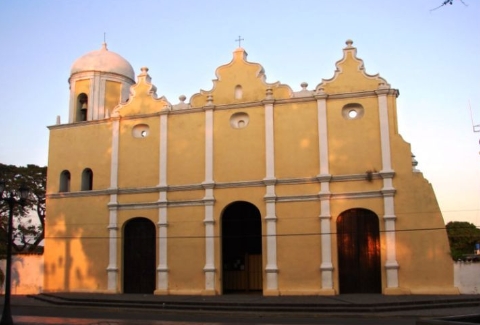 Alcaldía de Ospino atiende emergencia en la histórica iglesia San Fernando Rey tras colapso de una de sus paredes